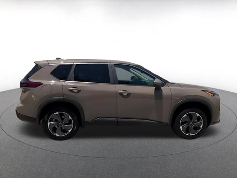 Used 2025 Nissan Rogue SV FWD image 10