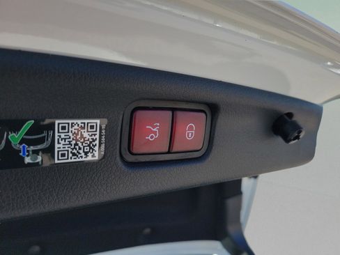 Certified 2025 Mercedes-Benz C 300 Sedan image 6