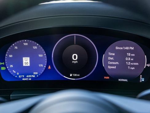 Used 2025 Porsche Macan Electric RWD image 52
