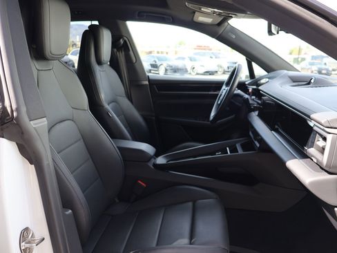 Certified 2025 Porsche Macan 4 Electric AWD/4WD image 28