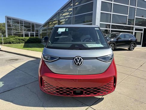 New 2025 Volkswagen ID. Buzz Pro S image 2