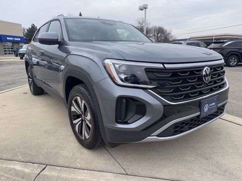 Certified 2024 Volkswagen Atlas Cross Sport SE image 12