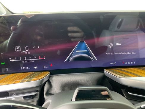 Used 2025 Cadillac Escalade ESV Sport Platinum w/ LPO, ONYX Package image 19