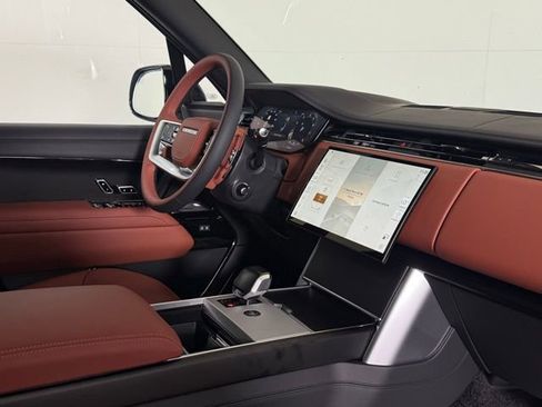 New 2025 Land Rover Range Rover SV image 18