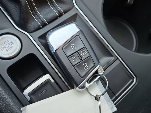 Used 2021 Volkswagen Atlas SE w/ Panoramic Sunroof Package image 21