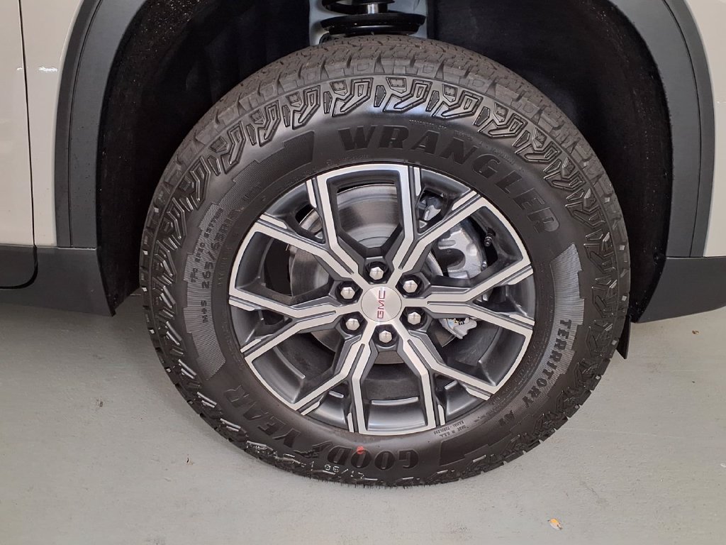 New 2026 GMC Acadia AT4 w/ Luxury Package AWD/4WD image 5