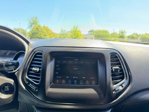 Used 2018 Jeep Compass Latitude w/ Popular Equipment Group AWD/4WD image 12