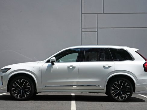 Used 2026 Volvo XC90 T8 Plus w/ Protection Package AWD/4WD image 9