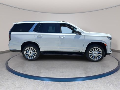 Used 2024 Cadillac Escalade Premium Luxury RWD image 5
