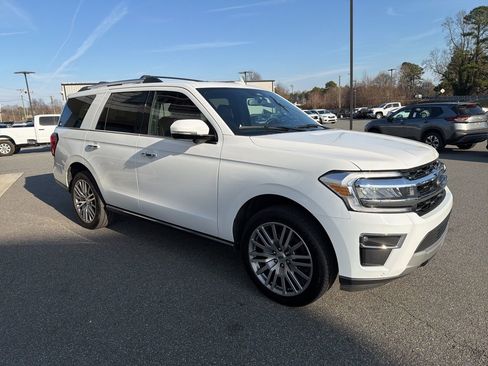 Used 2023 Ford Expedition Limited image 8