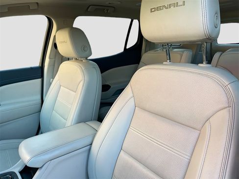 Used 2022 GMC Acadia Denali w/ Denali Ultimate Package image 19