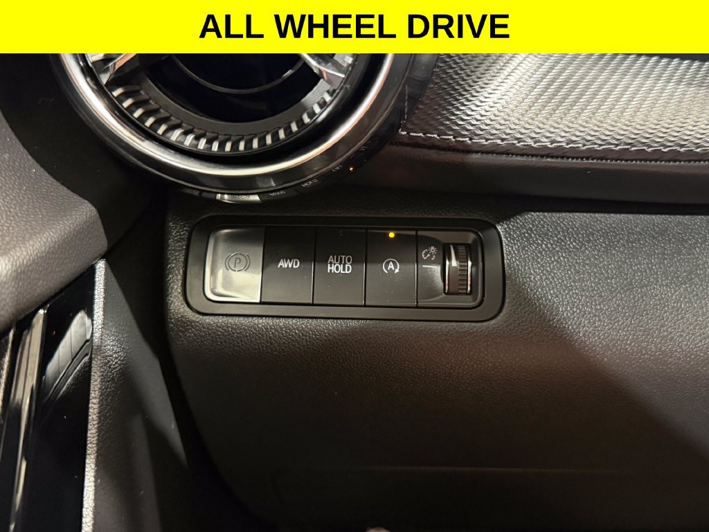 Used 2026 Chevrolet Equinox LT AWD/4WD image 3