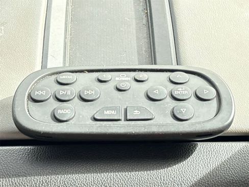 Used 2018 Chevrolet Suburban LT image 21