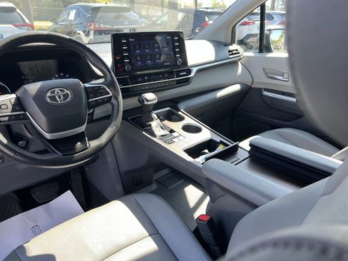 Used 2023 Toyota Sienna XLE image 30