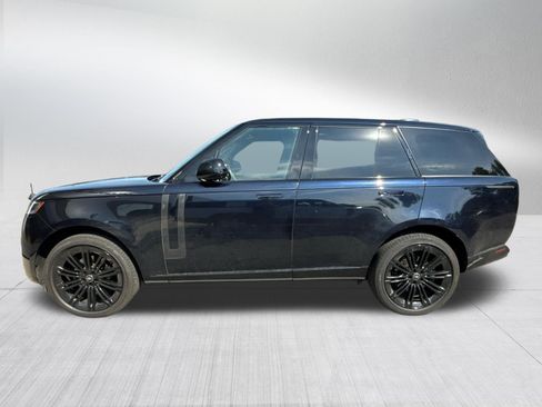 Used 2025 Land Rover Range Rover SE AWD/4WD image 2