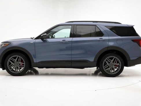 Used 2025 Ford Explorer ST-Line w/ Premium Package image 5