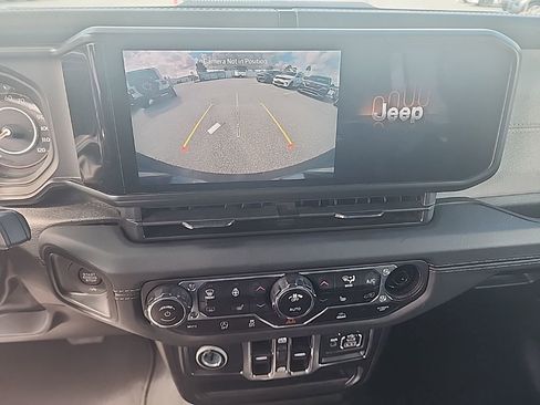 Used 2024 Jeep Wrangler Sahara image 15