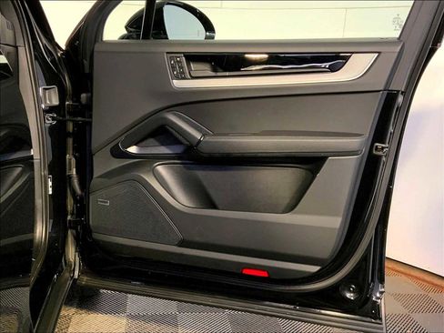Certified 2025 Porsche Cayenne image 26