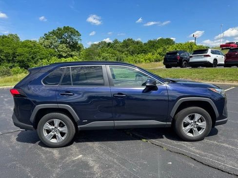 Certified 2022 Toyota RAV4 XLE w/ Convenience Package AWD/4WD image 2