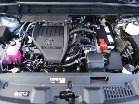 Certified 2025 Toyota Highlander XLE image 26