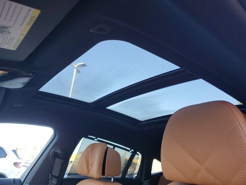 Certified 2025 BMW X6 xDrive40i w/ Executive Package image 8