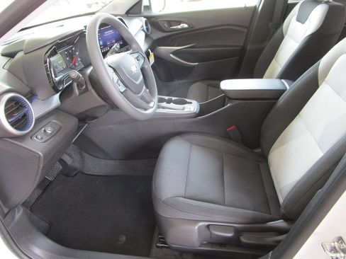 New 2026 Chevrolet Trax LS w/ LS Convenience Package FWD image 18