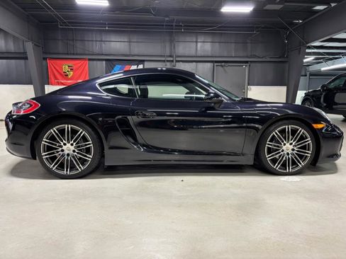 Used 2016 Porsche Cayman image 1
