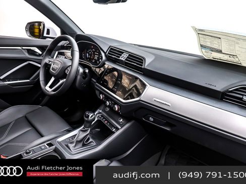 New 2025 Audi Q3 2.0T Premium image 5
