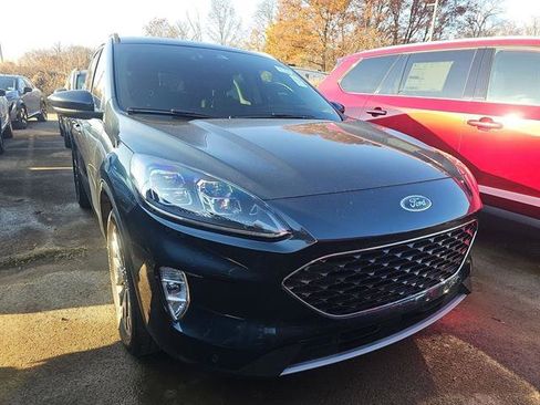 Certified 2022 Ford Escape Titanium w/ Class II Trailer Tow Package image 2