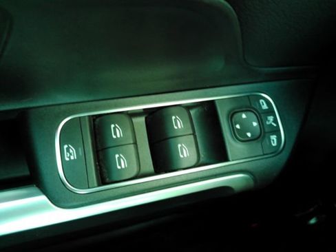 Used 2023 Mercedes-Benz EQB 300 4MATIC w/ Pinnacle Package image 32