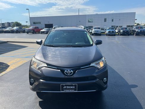 Used 2016 Toyota RAV4 XLE AWD/4WD image 4