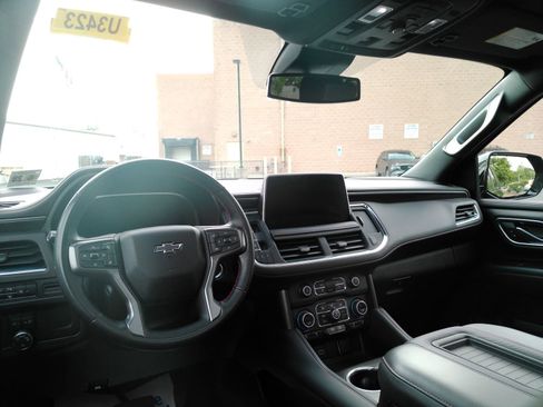 Used 2023 Chevrolet Suburban RST w/ Luxury Package AWD/4WD image 5
