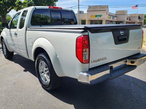 Used 2014 Nissan Frontier SV RWD image 5