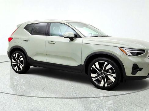 Used 2024 Volvo XC40 B5 Plus w/ Protection Package Premier AWD/4WD image 3