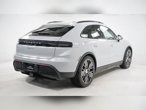 Used 2025 Porsche Macan 4 Electric image 10
