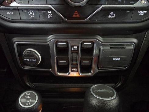 Used 2022 Jeep Gladiator Willys image 25