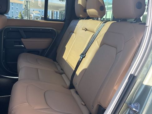 Used 2025 Land Rover Defender 110 S image 11