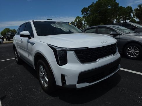 Certified 2025 Kia Sorento LX FWD image 1