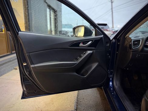 Used 2015 MAZDA MAZDA3 i Touring image 7