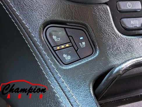 Used 2018 Chevrolet Suburban Premier AWD/4WD image 30