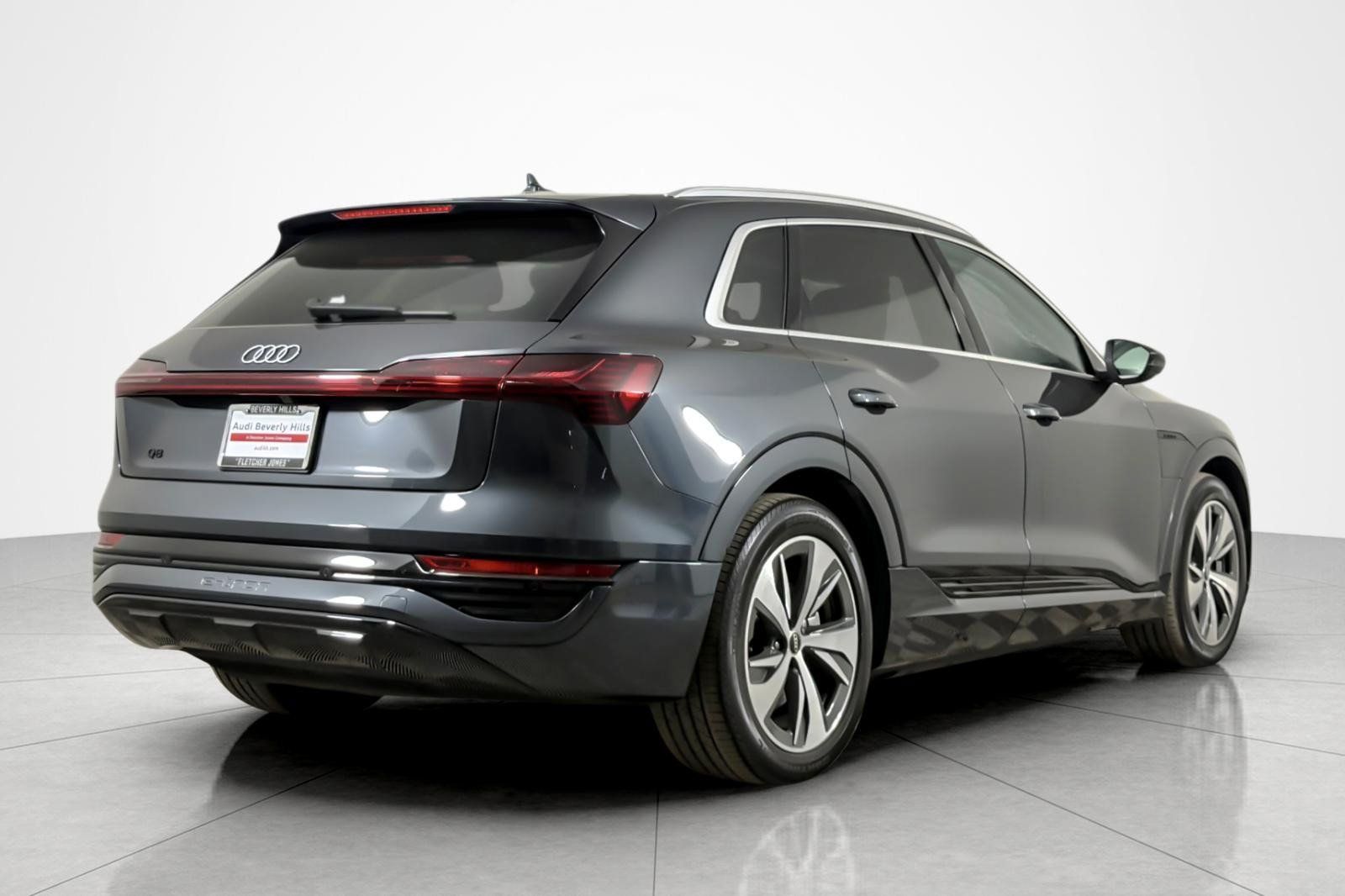 Used 2024 Audi Q8 e-tron Premium AWD/4WD image 5