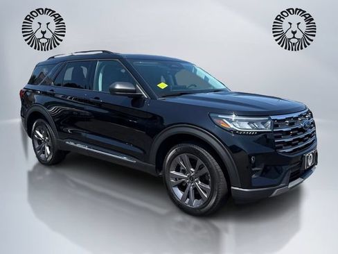 Used 2025 Ford Explorer Active w/ Active Comfort Package AWD/4WD image 3