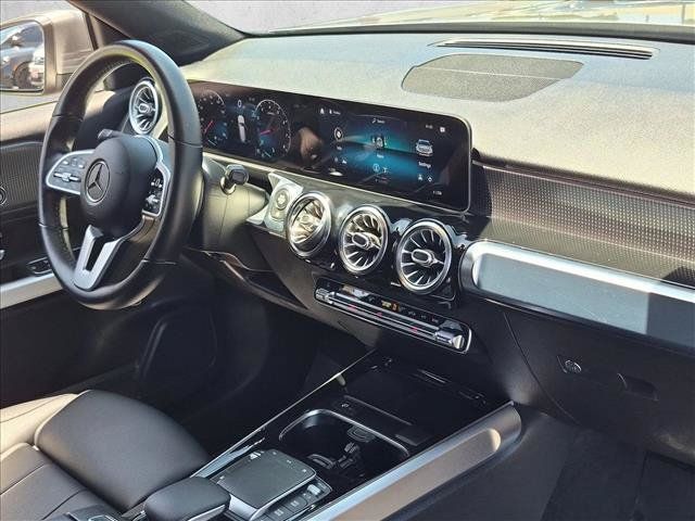 Used 2021 Mercedes-Benz GLB 250 4MATIC image 22