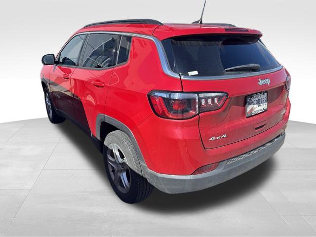 Used 2023 Jeep Compass Latitude w/ Convenience Group AWD/4WD image 7