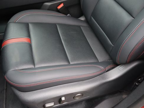 Used 2024 Chevrolet Traverse RS FWD image 18