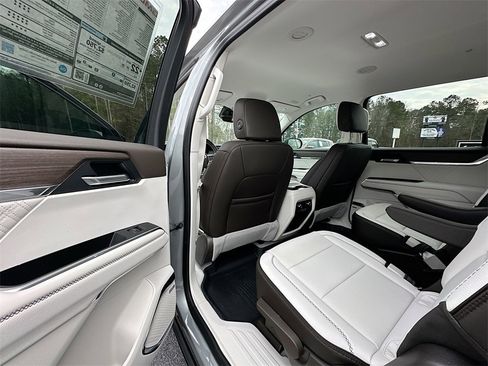 New 2026 GMC Acadia Denali w/ Super Cruise Package image 17