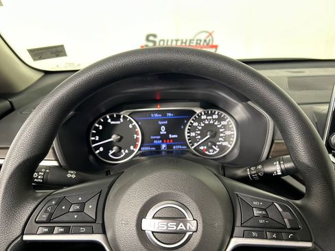 Used 2024 Nissan Altima 2.5 SV FWD image 13