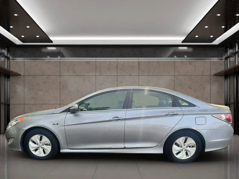 Used 2014 Hyundai Sonata Hybrid image 3