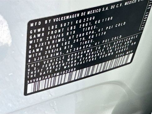 Used 2023 Volkswagen Tiguan SE R-Line image 29