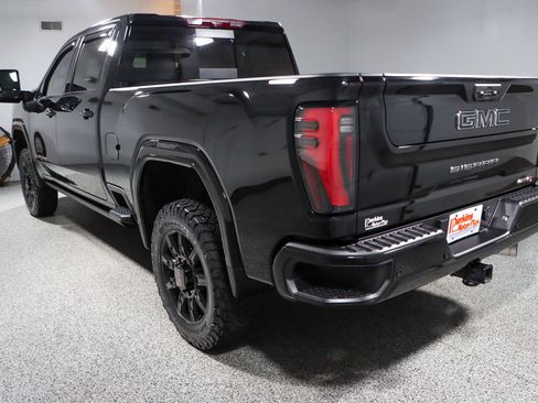 Used 2024 GMC Sierra 2500 AT4 w/ AT4 Premium Plus Package AWD/4WD image 9